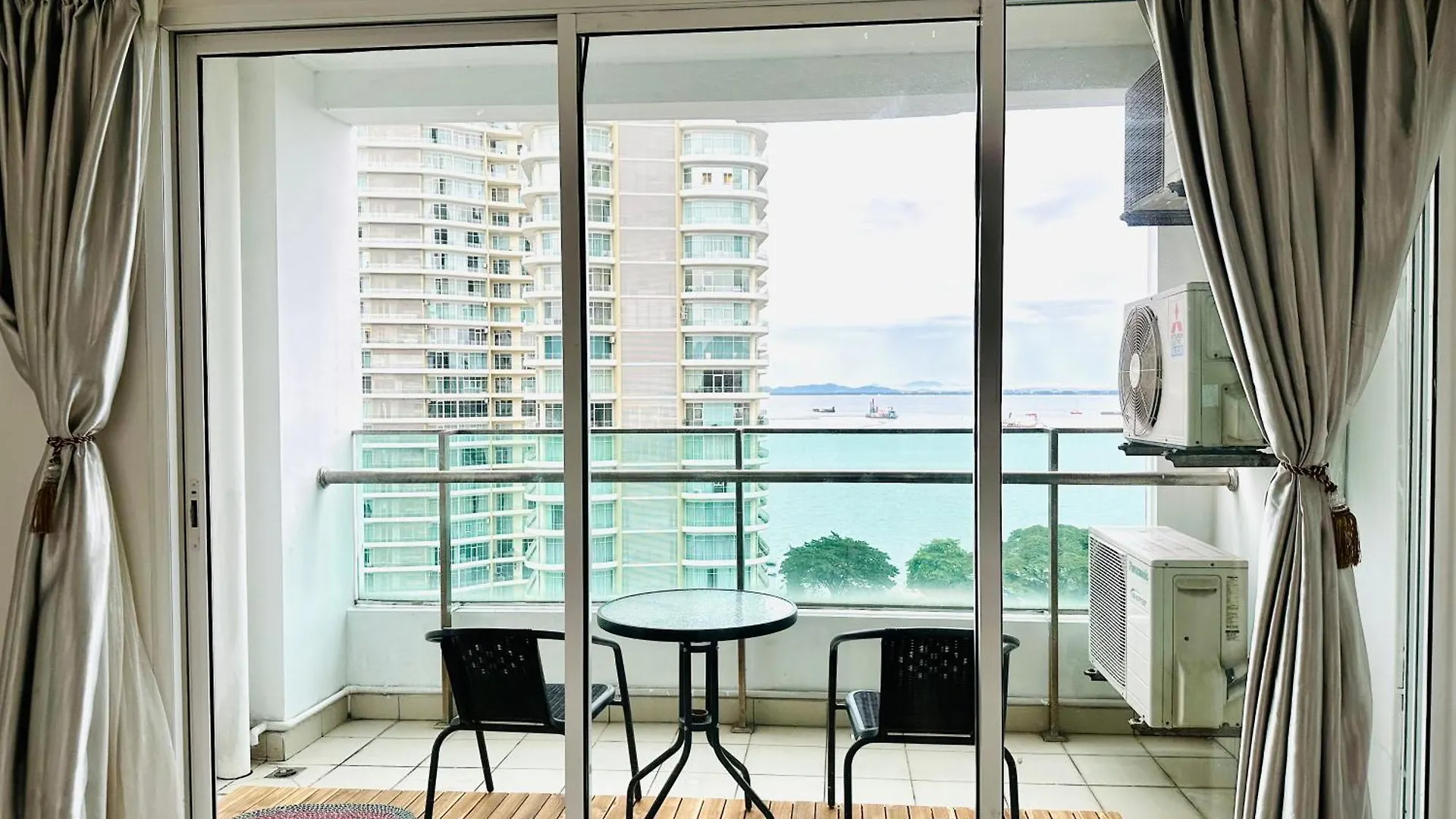 شقة 10Pax 3-Bedroom L Seaview L Georgetown L Gleneagles L Mansion One ماليزيا